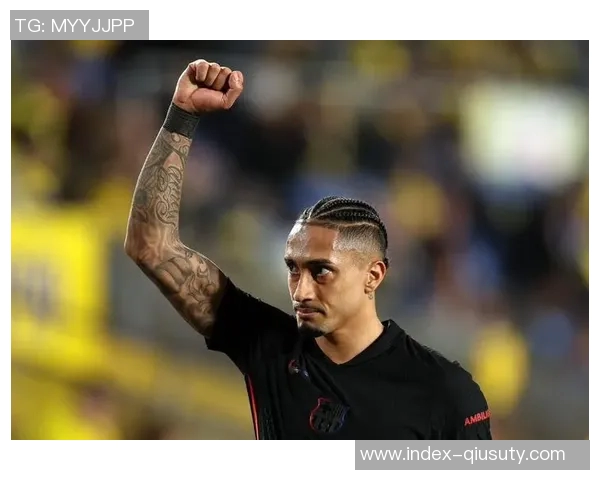 欧冠少打一人逆袭胜利拉菲尼亚本赛季表现惊艳金球奖竞争力超越小熊