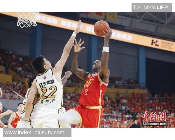 CBA激战浙江方兴渡迎战辽宁本钢争夺季后赛名额的关键对决